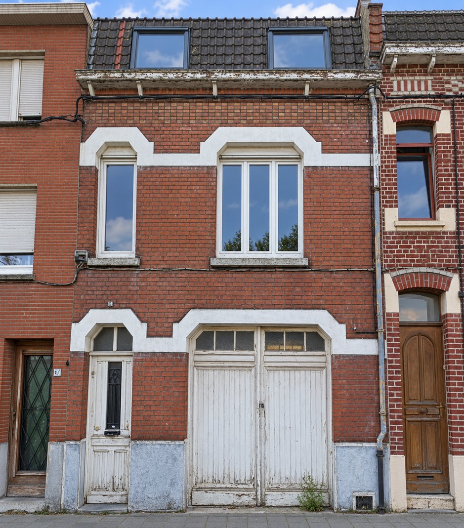Maison en brique près de Lille transformée en immeuble de rapport