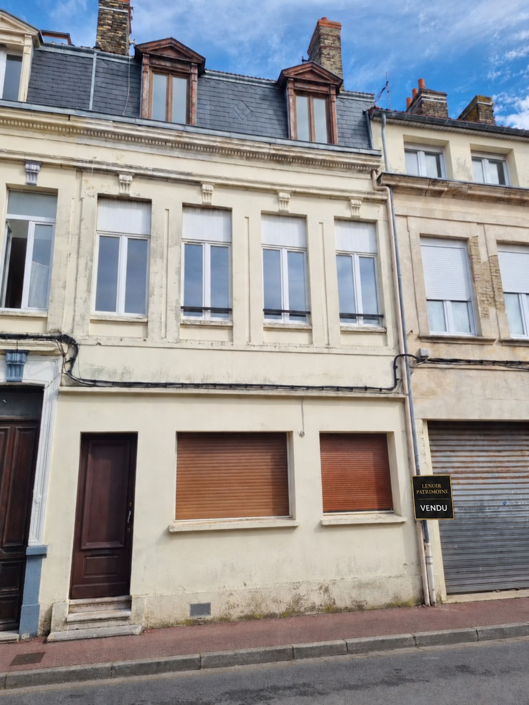 Façade d'un immeuble de rapport de trois T2 à Calais